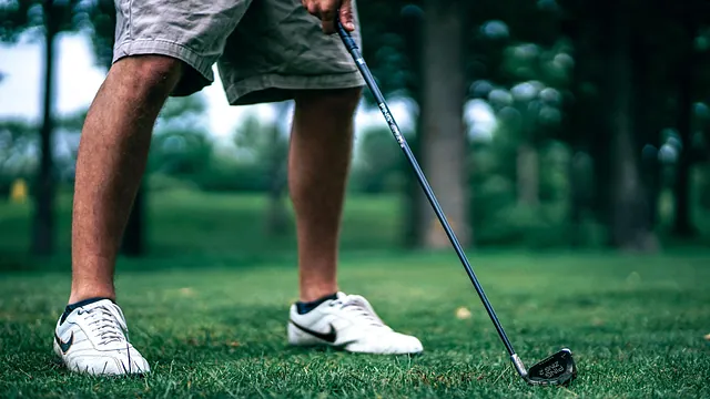 A man testing his putting